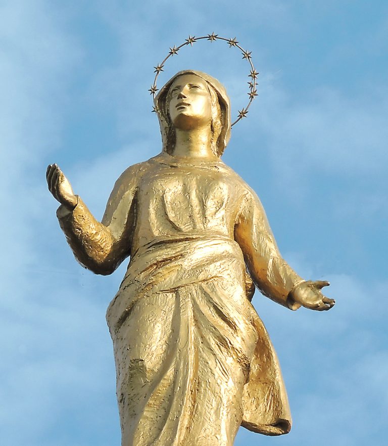 Statua della Madonna presso il Santuario di Strà